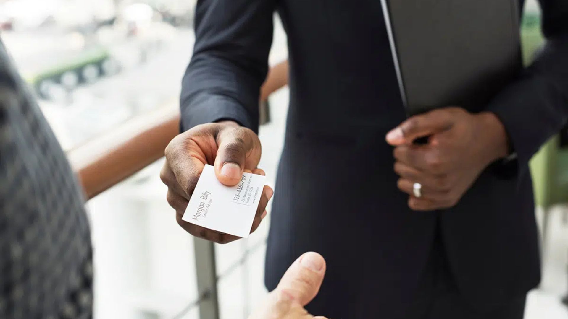 How to Create Business Cards That Stand Out